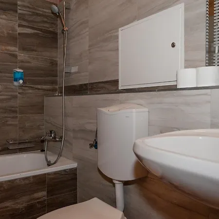 אורחן Anva House *